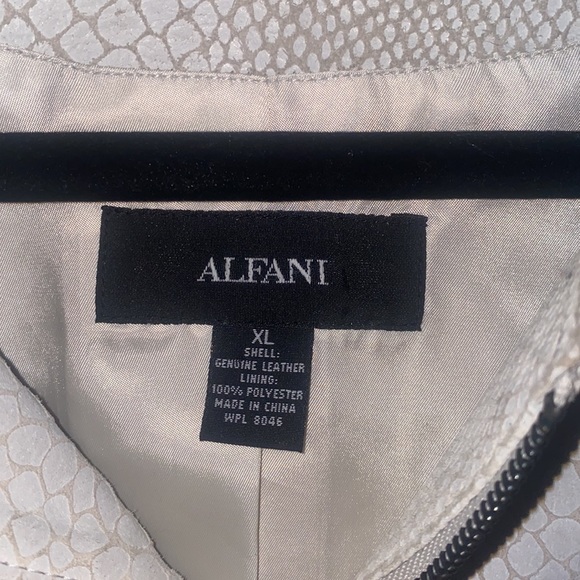 39. Alfani Women's Zip Up Leather  Jacket  Snake Print Cream  Size XL - Picture 4 of 6